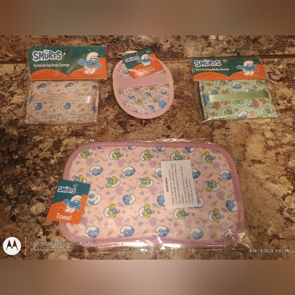 Smurfs Exfoliating Body Sponge and Towel Set And Body Poof
